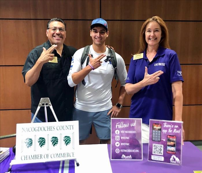 Posing for picture at new transfer student to SFASU